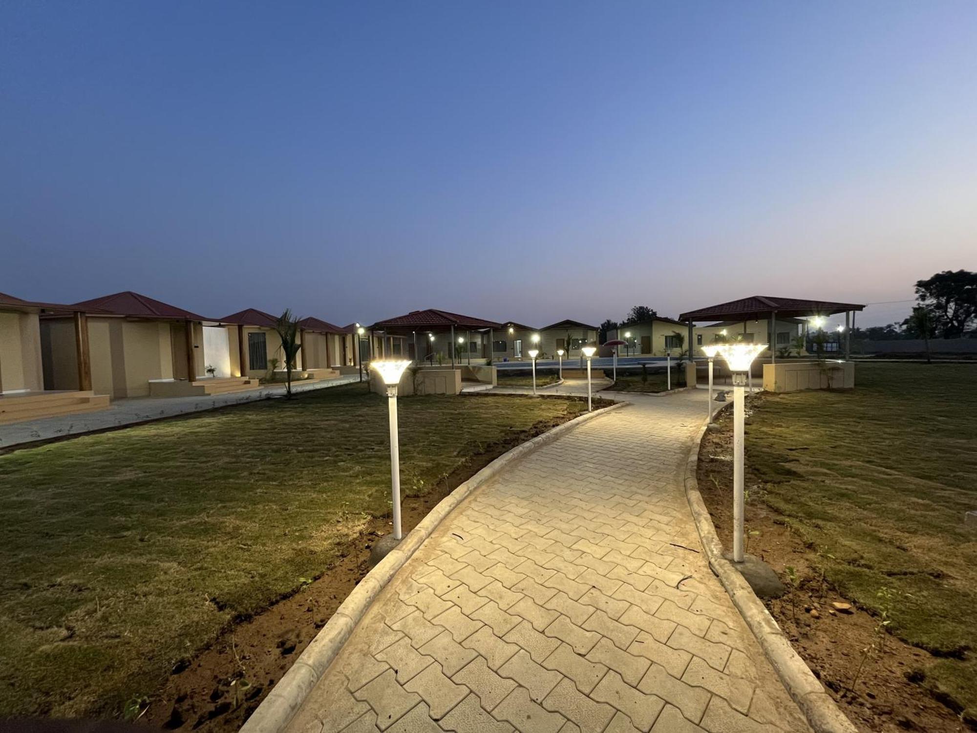 Shree Jalaram Resort Kodāe 外观 照片