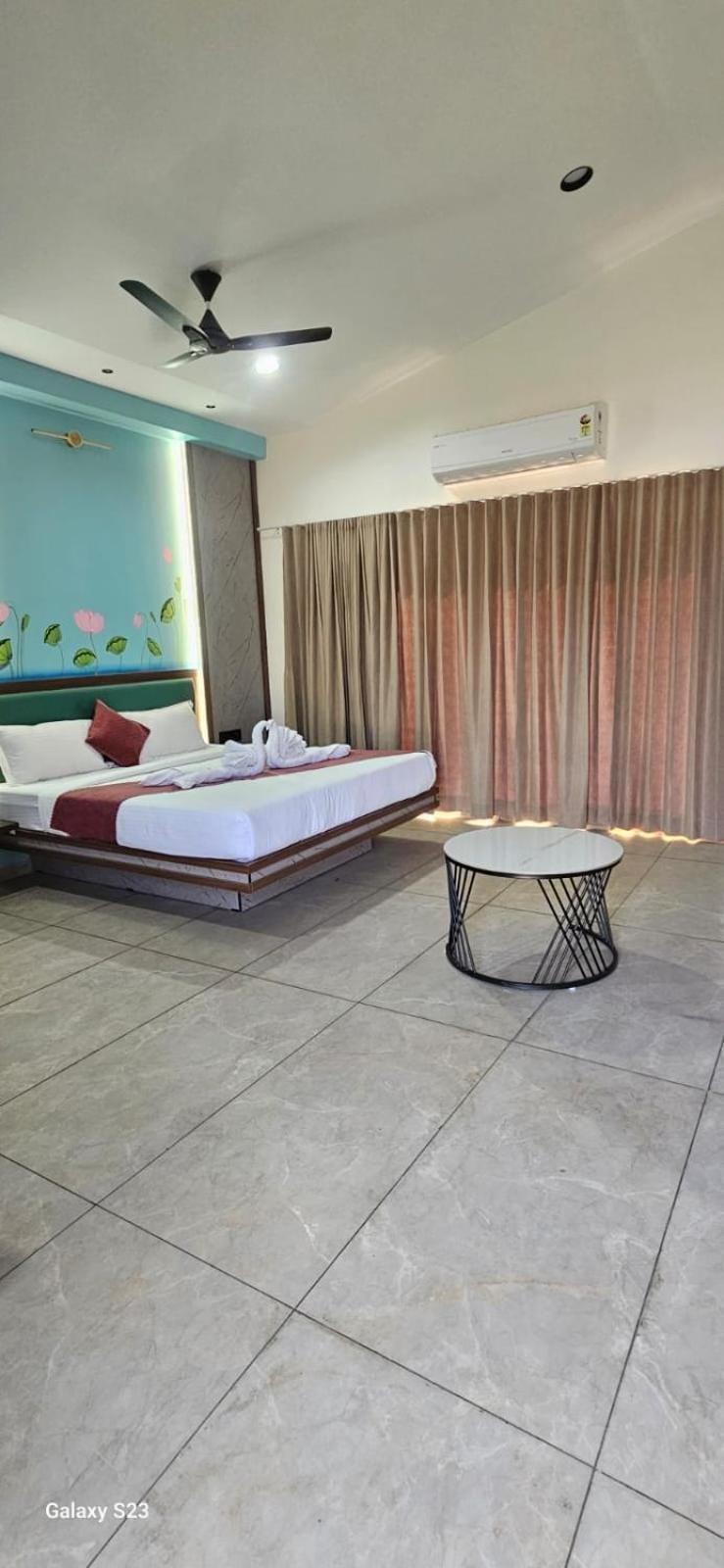 Shree Jalaram Resort Kodāe 外观 照片