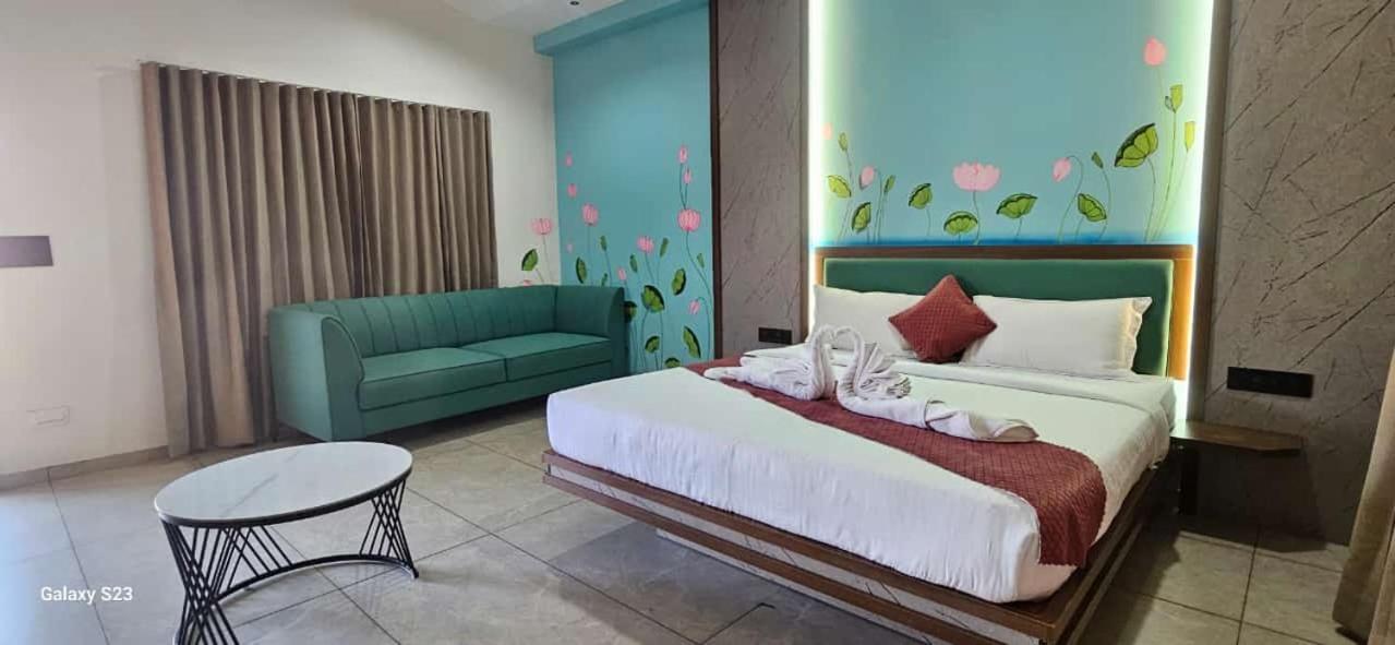 Shree Jalaram Resort Kodāe 外观 照片