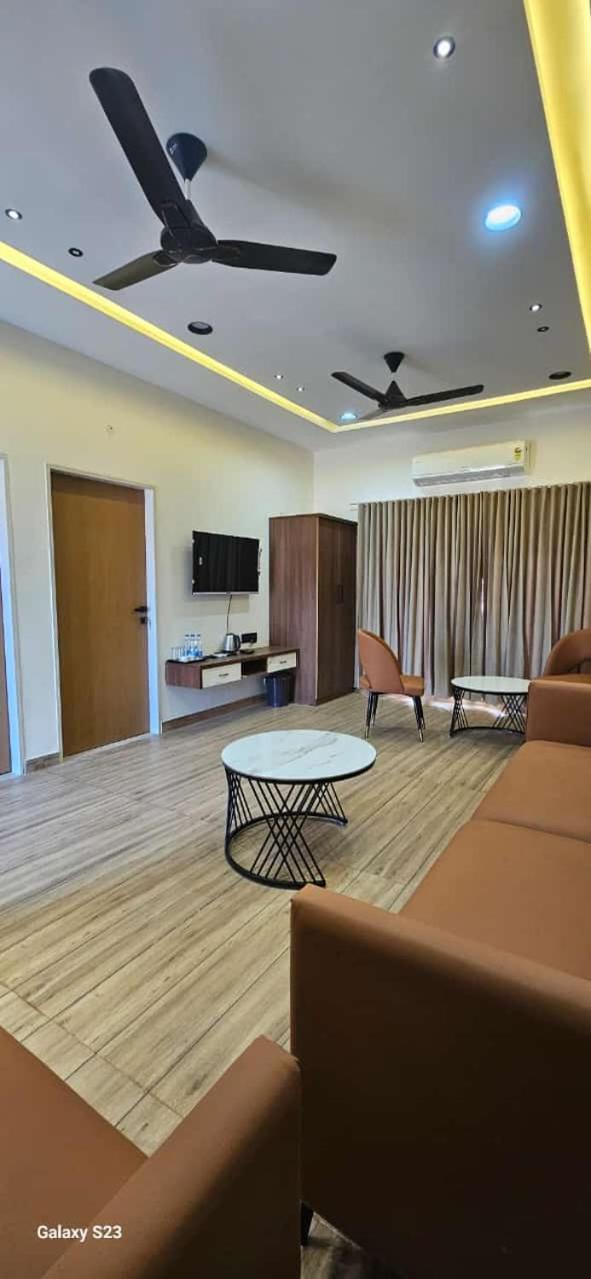 Shree Jalaram Resort Kodāe 外观 照片